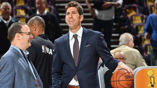 脚下交叠 脚下交叠